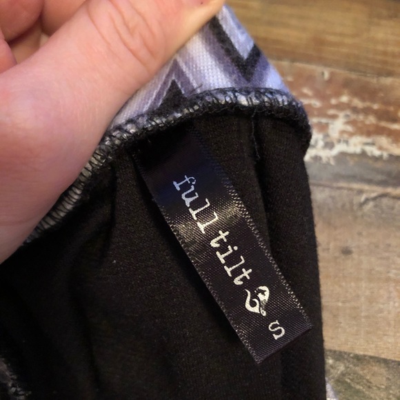 Such a cute,stylist pencil skirt! - Picture 3 of 3